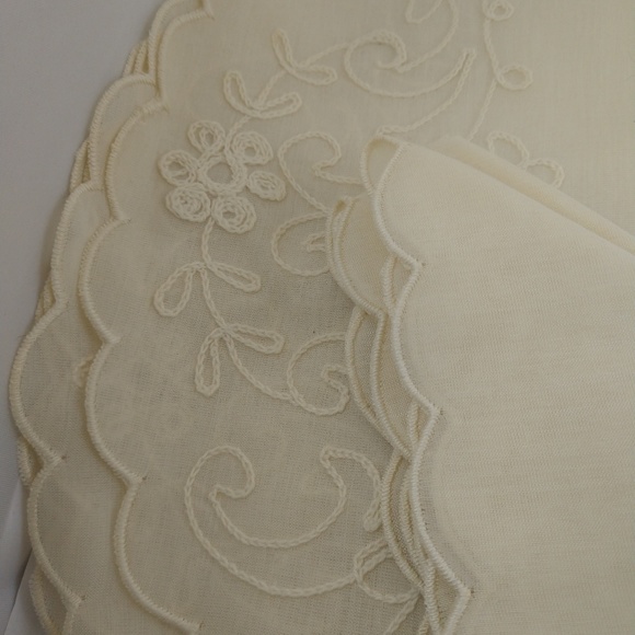 Marshall Field 4 Placemats and 4 napkins - Picture 2 of 6